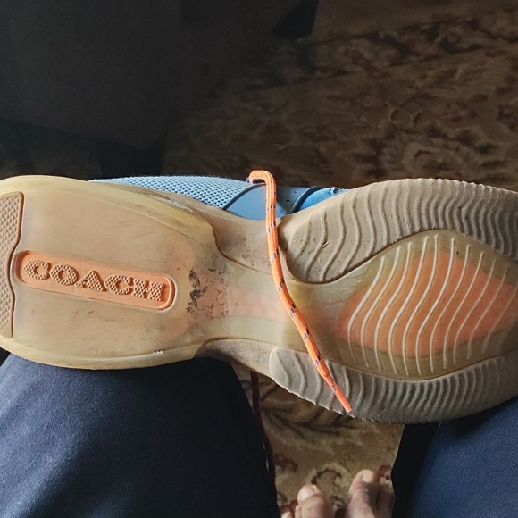 Sneaker - Picture 2 of 3